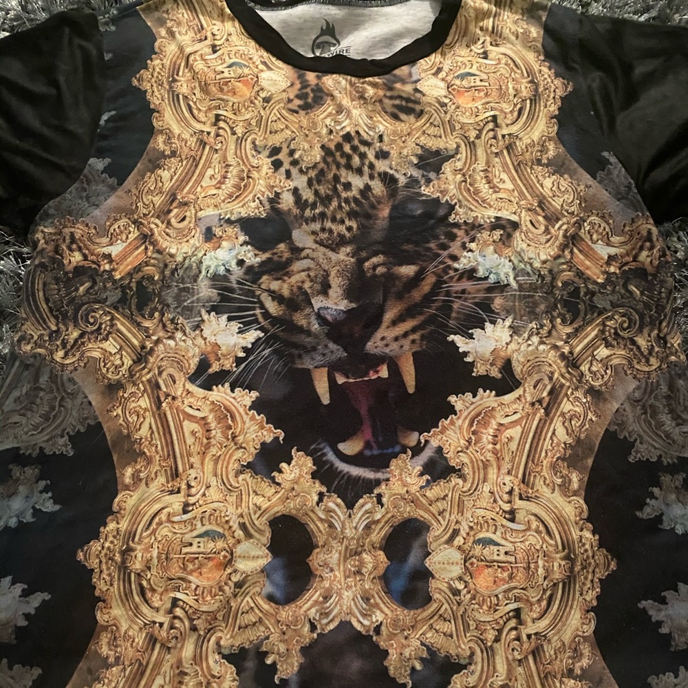 Graphic tshirt